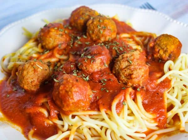 Spaghetti is one of the best cheap meals for big families