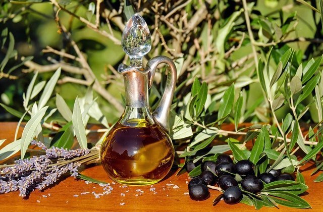 Herbal vinegar for an herbal oxymel